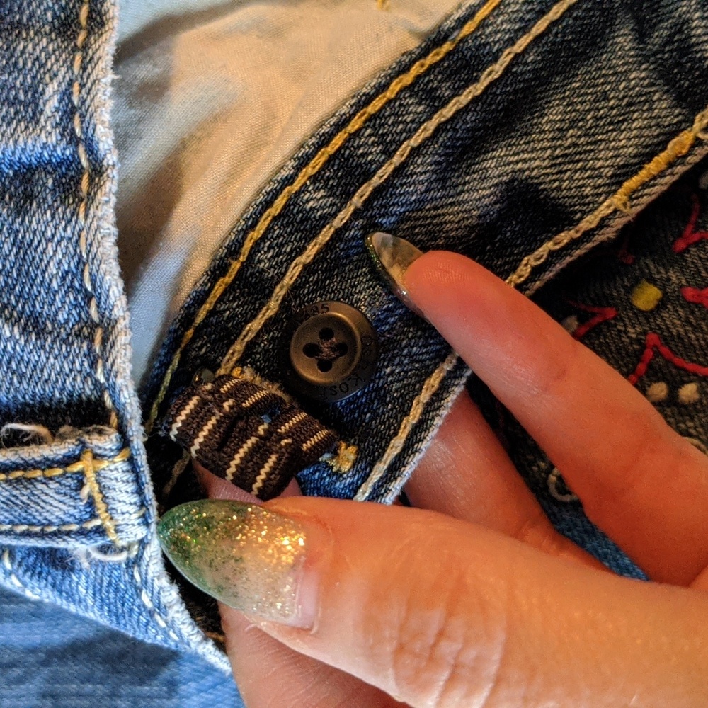 π» Embroidered Jeans - Picture 6 of 12